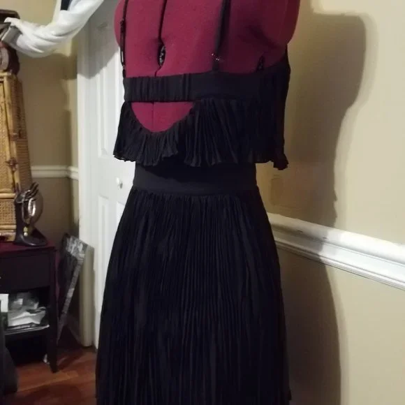 Genuine designer Guess Dress w/ metal tag. New w/out tags. BONUS. - Picture 6 of 8